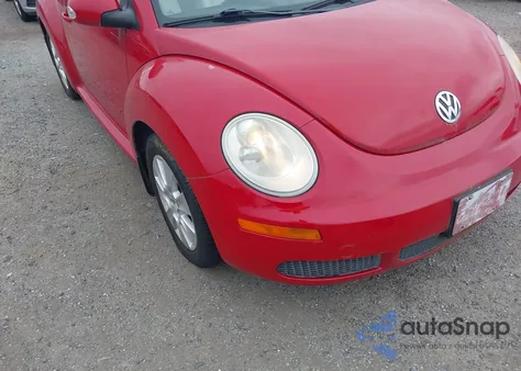 2010 Volkswagen New Beetle 2.5L z USA, uszkodzony, nr VIN 3VWRG3AL9AM002676